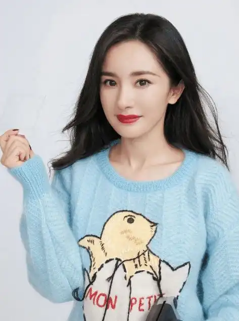 杨幂女儿小糯米正面照曝光,大眼睛塌鼻梁不协调,怪不得不愿公开