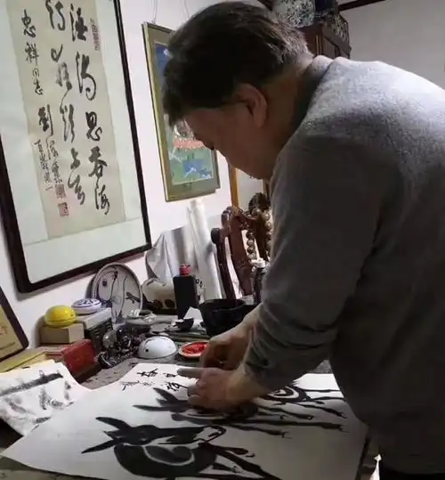 人走茶凉赵忠祥遗作缩水,从90万暴跌至688元,无数投资者被坑