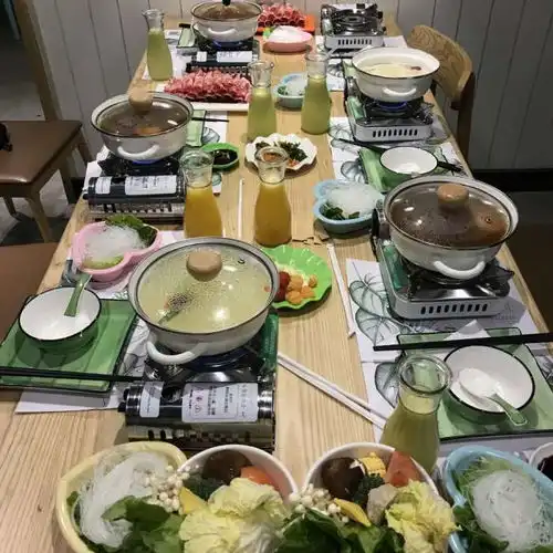 吃过了那么多红汤火锅后,你值得尝试曾厝垵西边社的小清新