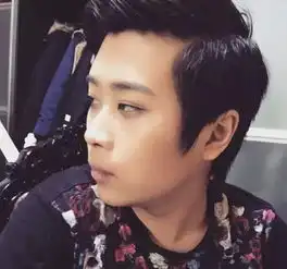 white卢本伟疑似复出微博透漏将有大事发生