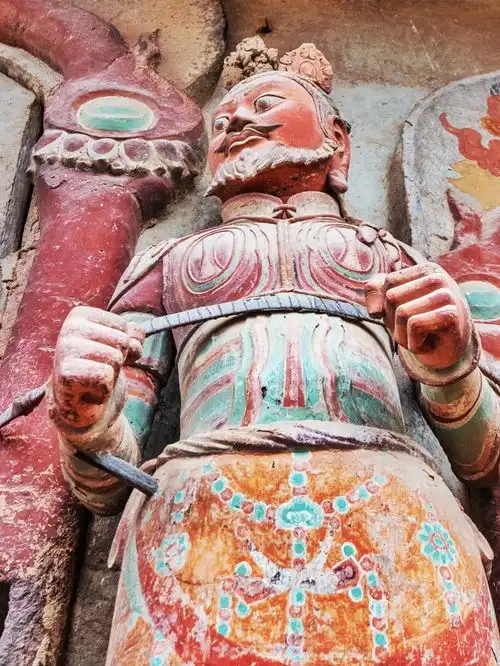 我国四大佛教石窟之一,隐藏在深山之中,其精美泥塑艺术闻名世界