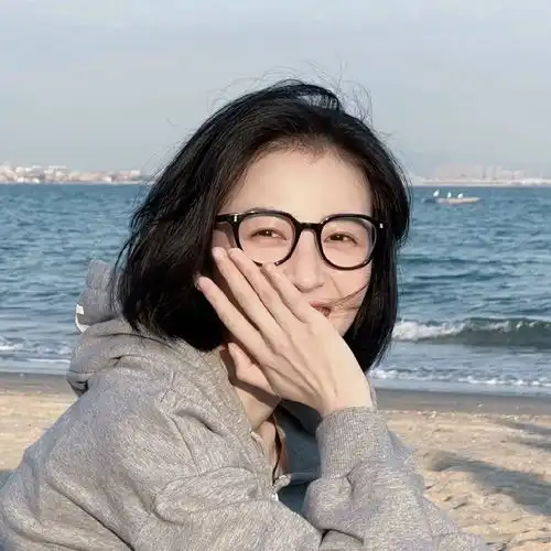 周雨彤美照外界的声音太杂乱了,听自己的心就好了