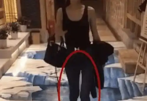 水果西施终于拍到了全身,镜头下移瞧她的腿,网友告辞