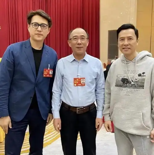 演员靳东的两会提案开辟新思路,众多老人深刻思考