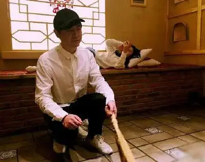 沈腾在微博晒出结婚证头像宣布与王琦结婚