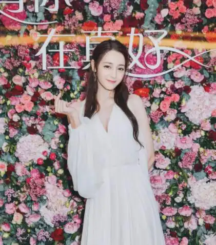 同为嘉行员工,张云龙黄梦莹已成股东,迪丽热巴依旧在打工