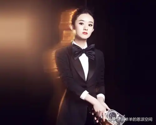 有翡,还在纠结她是否符合原著吗,周翡已经换上白大褂,回农村了
