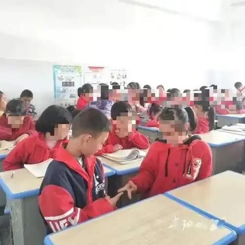 开阳这位12岁小暖男每天都要扛着家上学,真相令人心酸