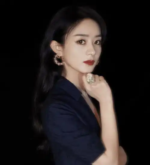 赵丽颖将出席星动之夜,两套晚礼服曝光,粉色仙女蓝色端庄