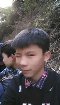 我求一个15岁的帅哥照片,我希望有5张以上