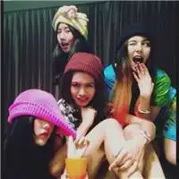 qq非主流头像闺蜜无论你是否优秀我都待你依旧