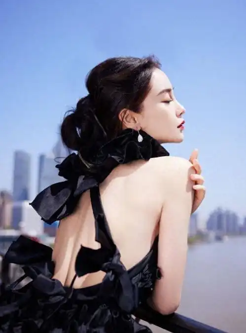 看杨颖的侧颜是一种享受