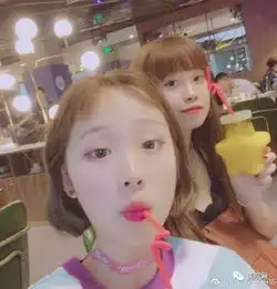快手赵丽颖郑爽李圣经,西安迪丽热巴这波撞脸有点强大
