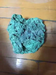 我有一块石头像绿松石但不确定请大侠帮忙看看这是什么