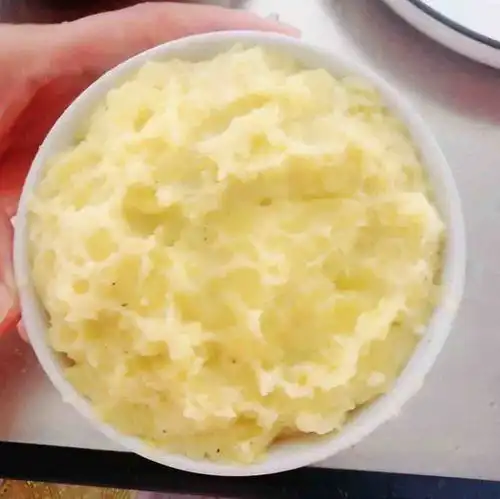 这菜是碱性食物,女人常吃,嘴巴不臭,头发变黑皮肤变嫩了