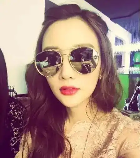 从萌萌大脸小嘴巴美女,到现在的锥子脸网红,李小璐到底经历了啥