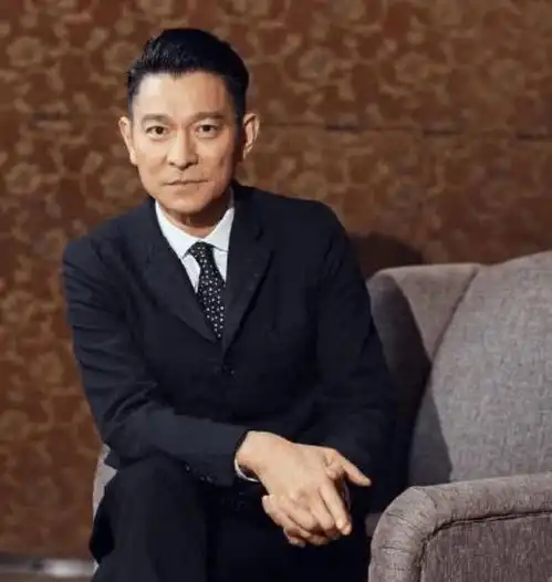 刘德华确认出演流浪地球2,拆弹专家3也将在明年见面