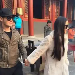 黄晓明baby素颜被抓拍网友这是baby最黑的一次