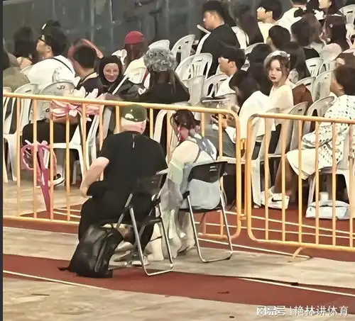 盲人女孩盛装出席薛之谦演唱会,薛之谦给女孩专属留言