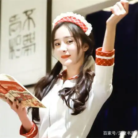 32岁大幂幂双马尾发型穿女仆装嘟嘴卖萌时到底是什么样呢