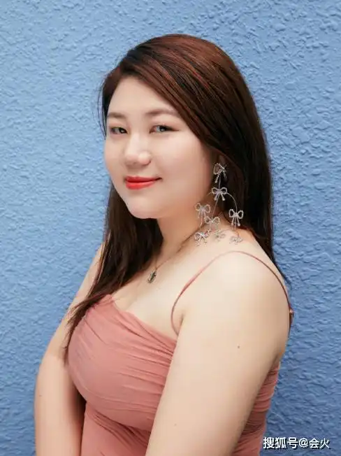 杨天真晒写真花絮,自夸不洗头不化妆也敢上镜,却被嘲胖得像蚕蛹