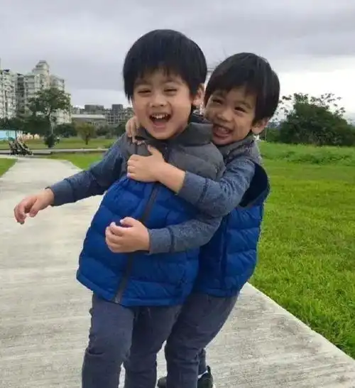 林志颖一家美国度假被偶遇,真人又胖又显老,kimi身高超过爸爸