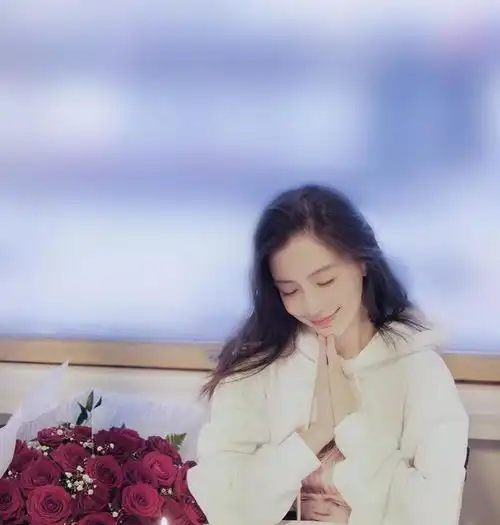 angelababy工作室发出庆生照