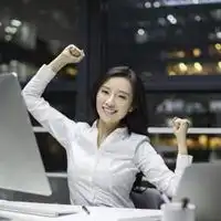 努力挣钱的小姐姐配图微信头像图片大全