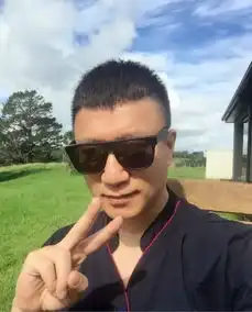 颜王又自拍孙红雷戴墨镜扮萌被赞少女雷
