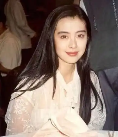为了拍电影,明明很美却甘愿扮演丑角,但却是周星驰电影不可超越的角色