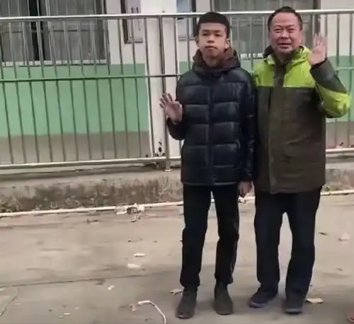 保送清华本硕博的初中生火了,网友坐不住了家长烧的什么香