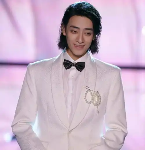 假期暖洋洋姚晨与小11岁白宇演姐弟恋,别说,还真甜