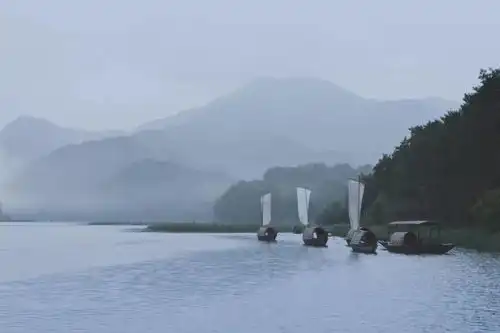 瓯江帆影云和梯田