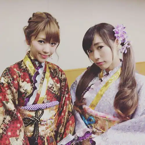 求lovelive声优演唱会上的所有服装图片,最好是真人和动漫对比的图片