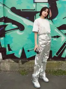 时尚达人宋茜酷似潮流女孩,街头涂鸦浓浓嘻哈风,身材比例太赞了