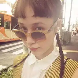 看够了锁骨发,亮够了大额头,不如来一个减龄又灵气的眉上齐刘海吧