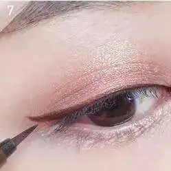 眼妆是妆容的灵魂,可怎么把眼妆画得美而特别呢