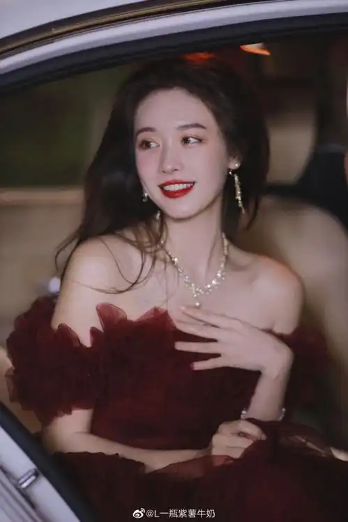 这张忧郁的甜妹脸,随便一张都是会被美少女们拿来做头像的程度