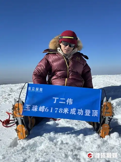 潍坊无臂青年丁二伟创下第三项吉尼斯世界纪录