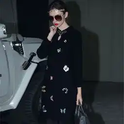 宋轶曝光纽约街拍,身穿格纹西装,一展潮流嘻哈范