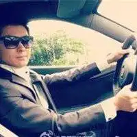 帅哥带车车的头像微信头像图片大全
