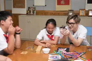 周迅薛之谦卢兰公益探访特教学校