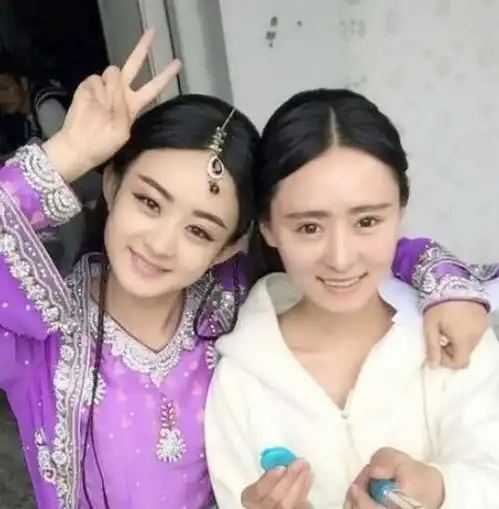 明星和替身同框合影,赵丽颖的替身相似度高,吴京的替身以假乱真了
