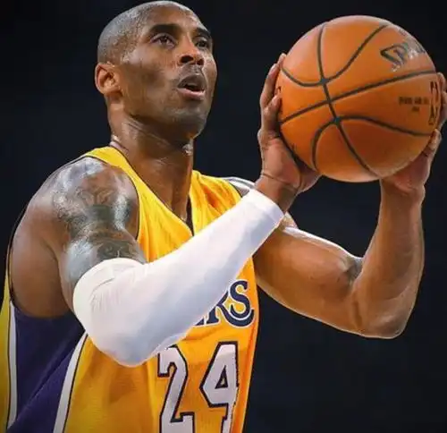 历史第二得分后卫科比,职业生涯有什么拿得出手的荣耀