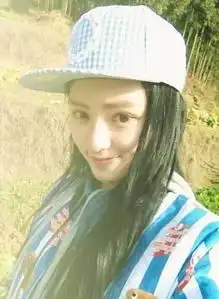 武大女神黄灿灿最新私照曝光清纯扮相引人眼球