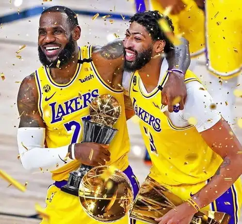 nba效率值最高的球员,詹姆斯只排第二,科比三十开外