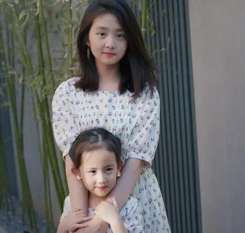 黄磊两女儿近况曝光,黄多多与妹妹互动,6岁多妹古灵精怪太可爱
