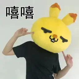 拥挤的公交上,我抓住了大叔所剩无几的头发