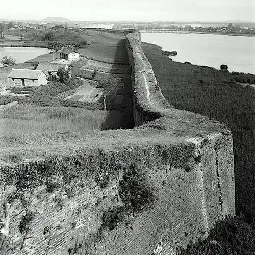 1945年的江苏南京老照片,明城墙下的昔日风景