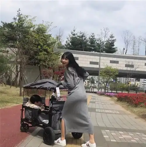 韩国妈妈晒女儿丑照走红,收获百万粉丝,网友丑得别具一格